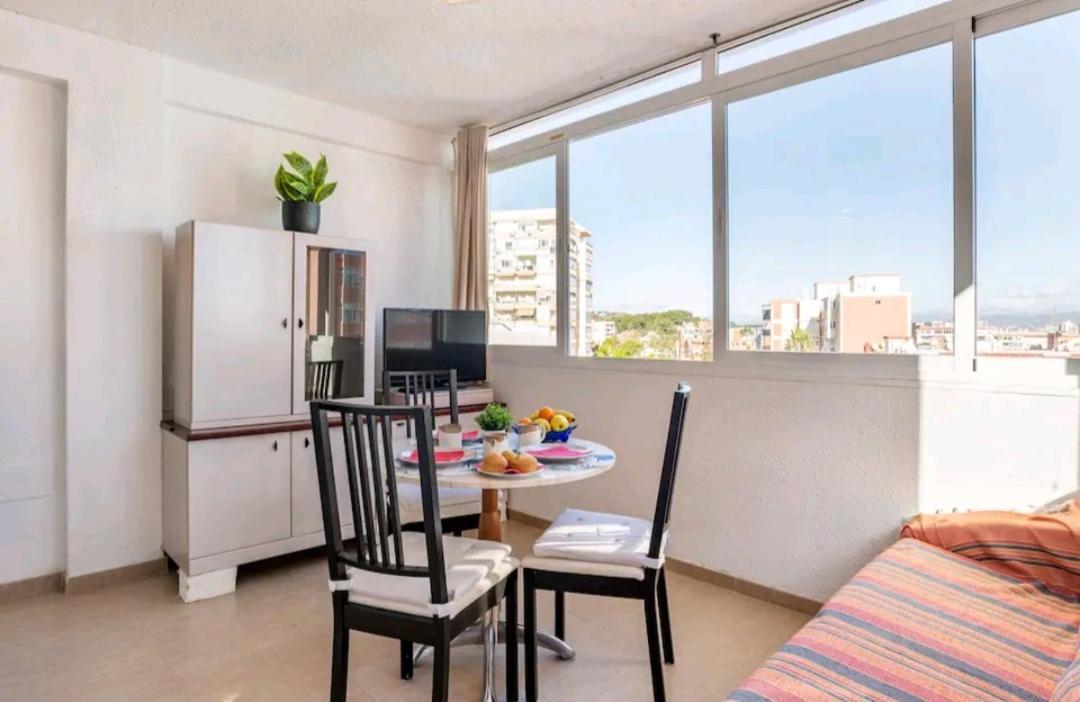 Vistas Mar: Estudio Con Dormitorio: Centro Y Playa